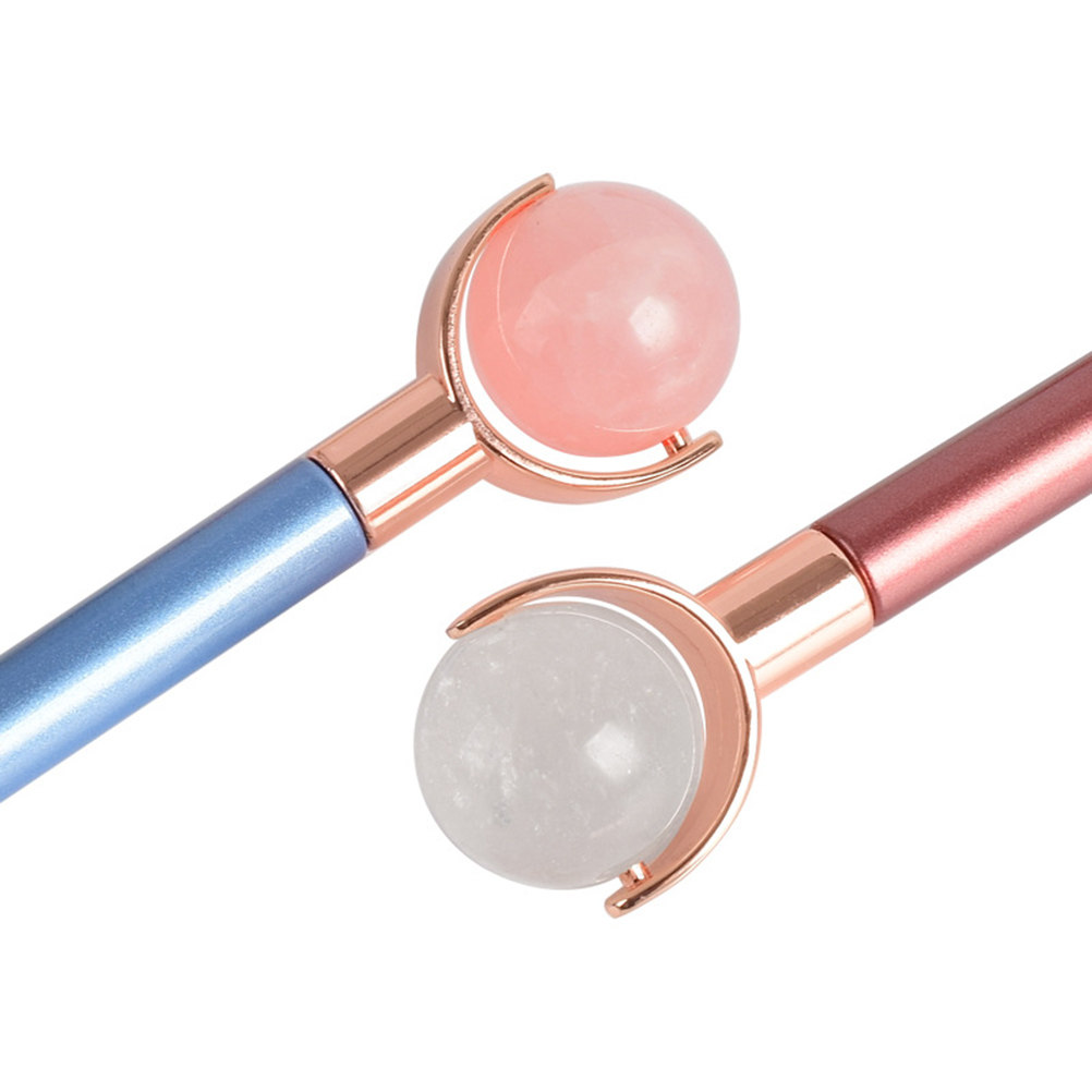 Skincare Pink - ピンク色のジェイドローラー、フェイスマッサージツール。ローズゴールドの金属製ハンドル、軽量で、アンチエイジングやむくみ対策に効果的なスキンケアツール。